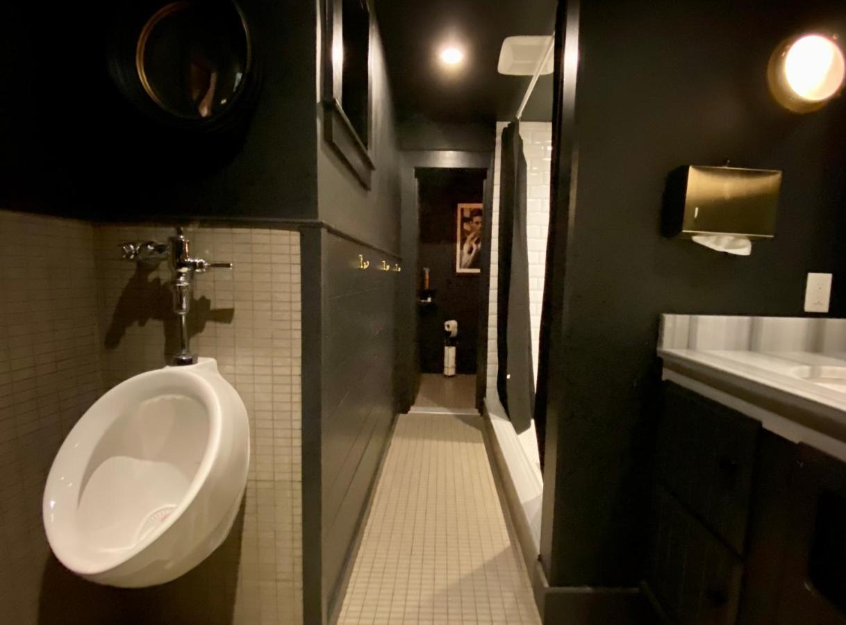 Hotel Crew'S Quarters Boarding House - Caters To Men Provincetown Exterior foto