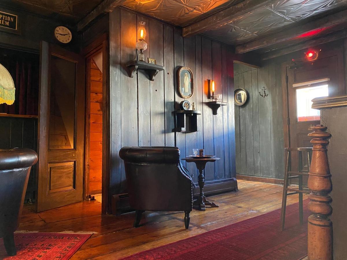 Hotel Crew'S Quarters Boarding House - Caters To Men Provincetown Exterior foto